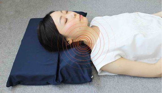スマホの使いすぎで疲れた首・肩やストレートネックの改善に効果的な「ネックフィット枕」